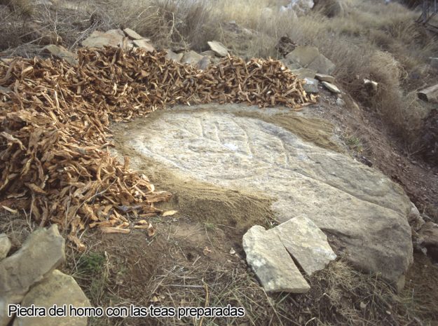 Piedra del horno con las teas preparadas